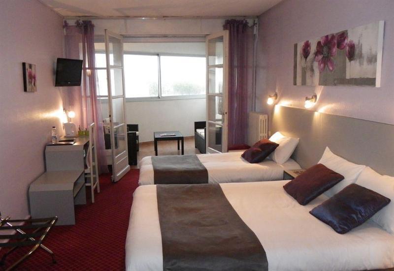 Brit Hotel Bleu Nuit Сент Екстериор снимка