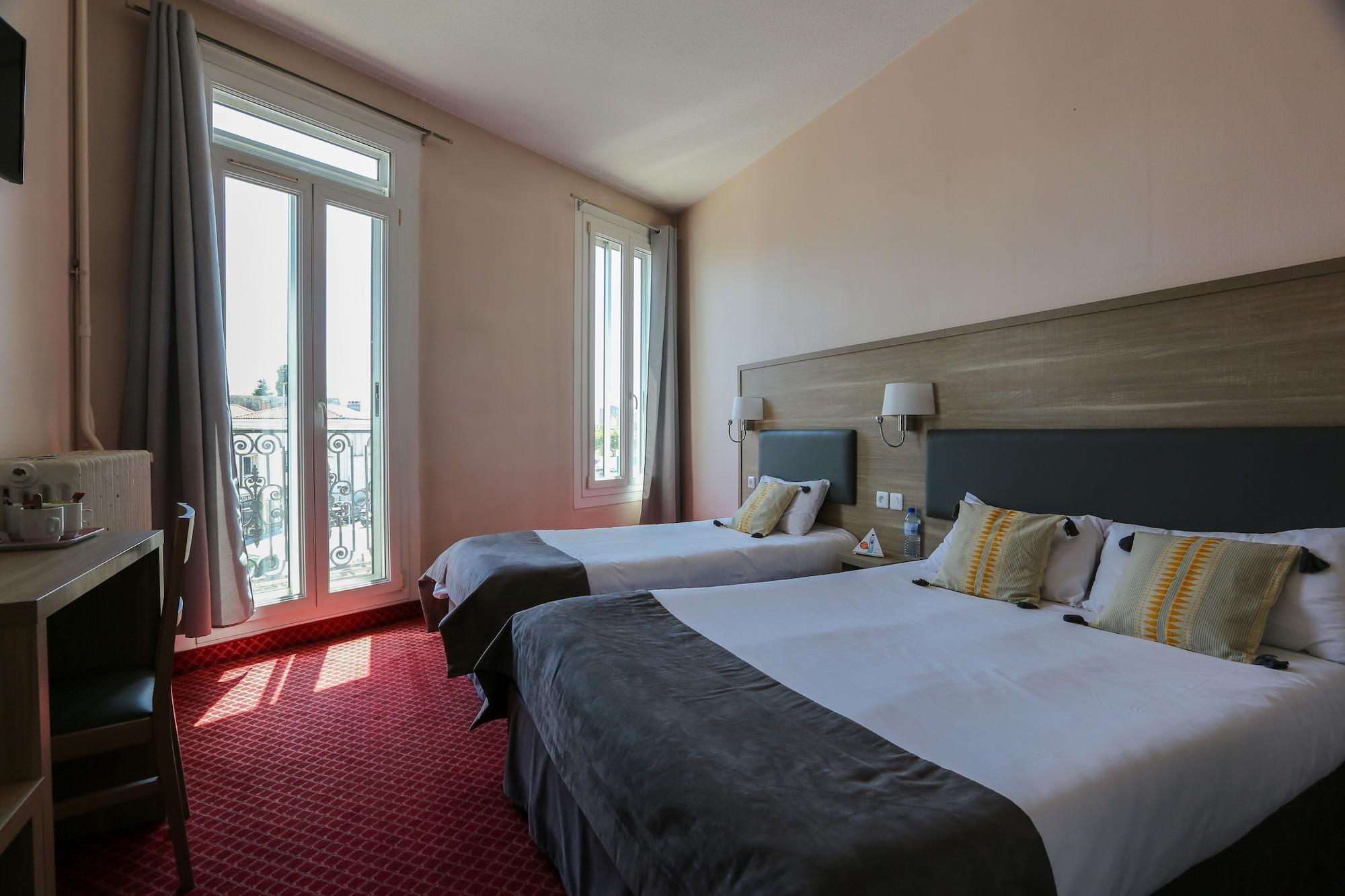 Brit Hotel Bleu Nuit Сент Екстериор снимка