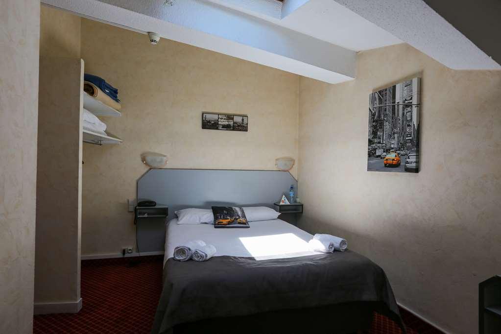 Brit Hotel Bleu Nuit Сент Стая снимка