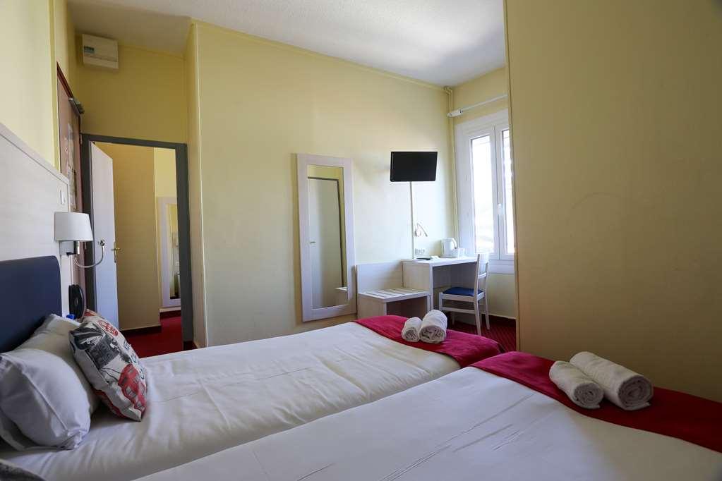 Brit Hotel Bleu Nuit Сент Стая снимка