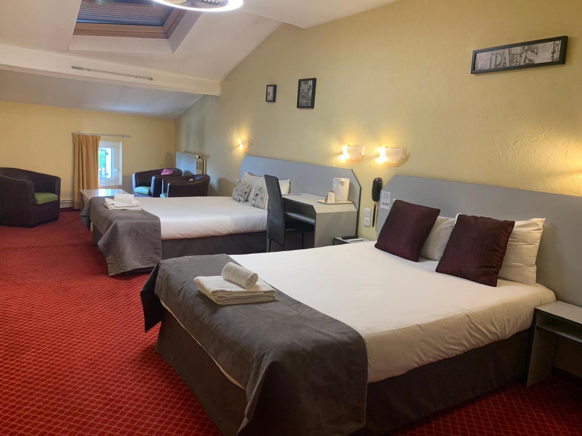 Brit Hotel Bleu Nuit Сент Екстериор снимка