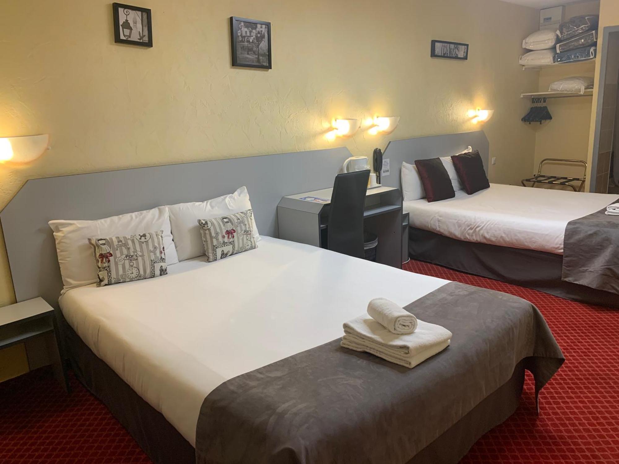 Brit Hotel Bleu Nuit Сент Екстериор снимка