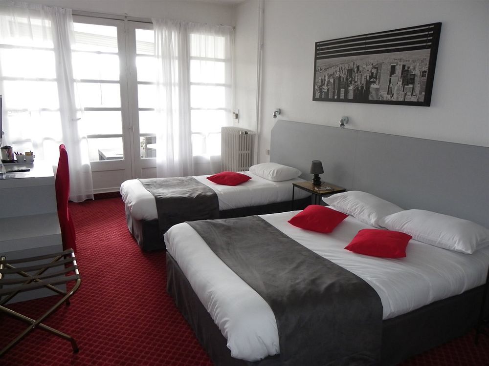 Brit Hotel Bleu Nuit Сент Екстериор снимка